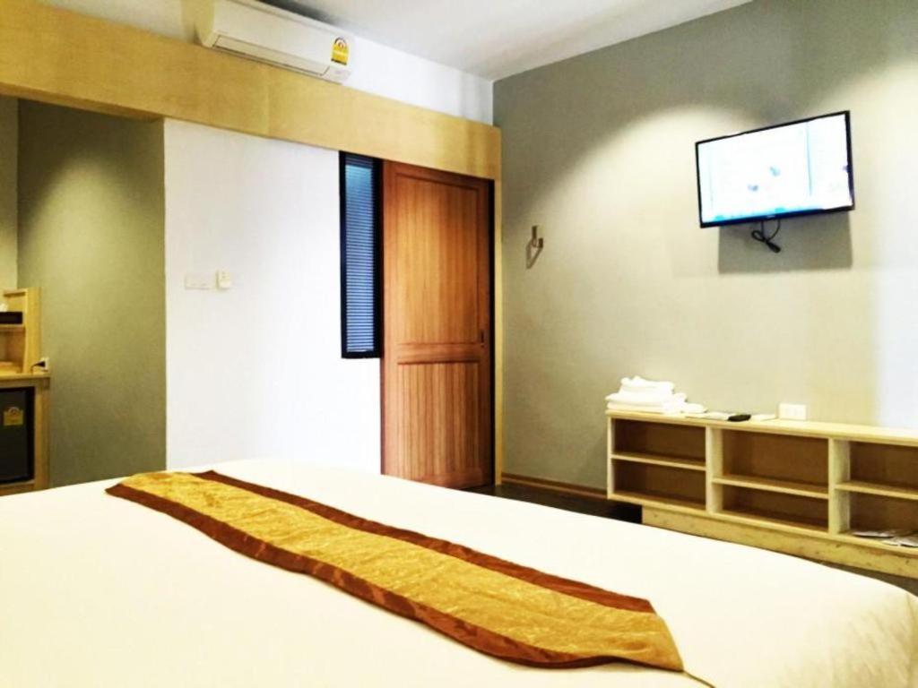 Nh Elegant Hotel Sakon Nakhon Luaran gambar