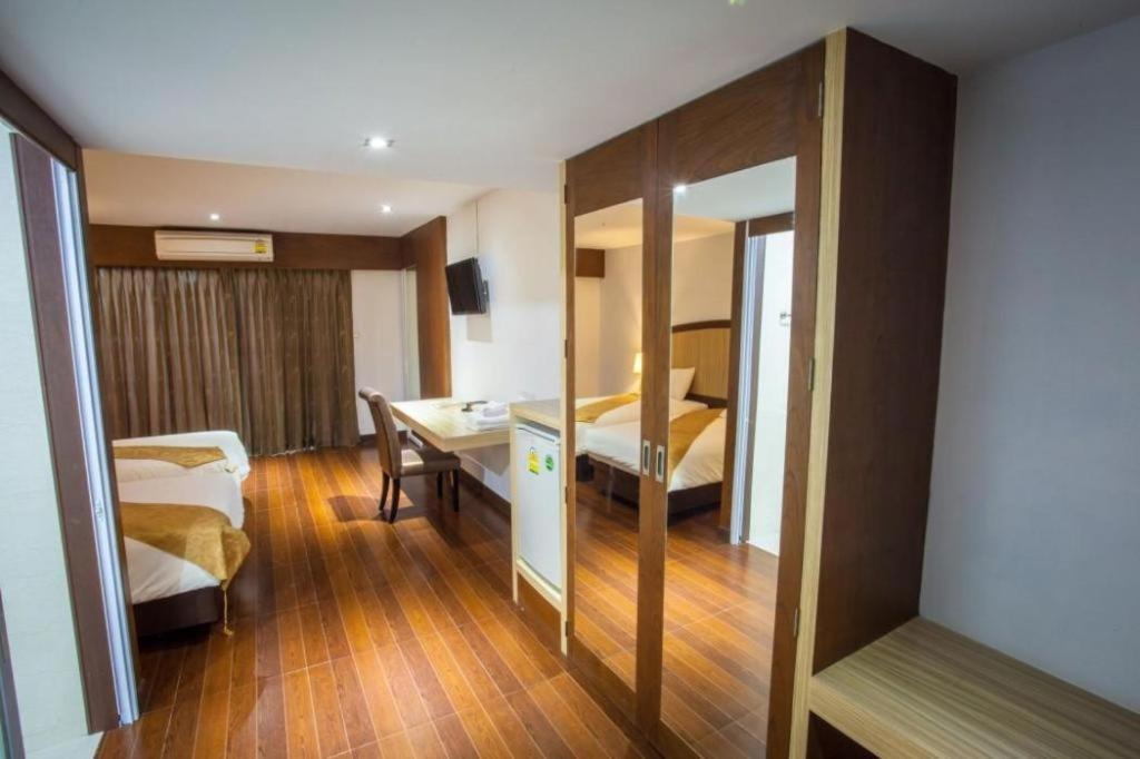 Nh Elegant Hotel Sakon Nakhon Luaran gambar