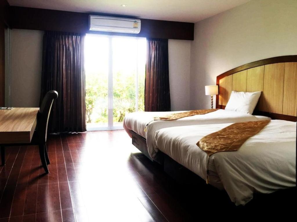 Nh Elegant Hotel Sakon Nakhon Luaran gambar