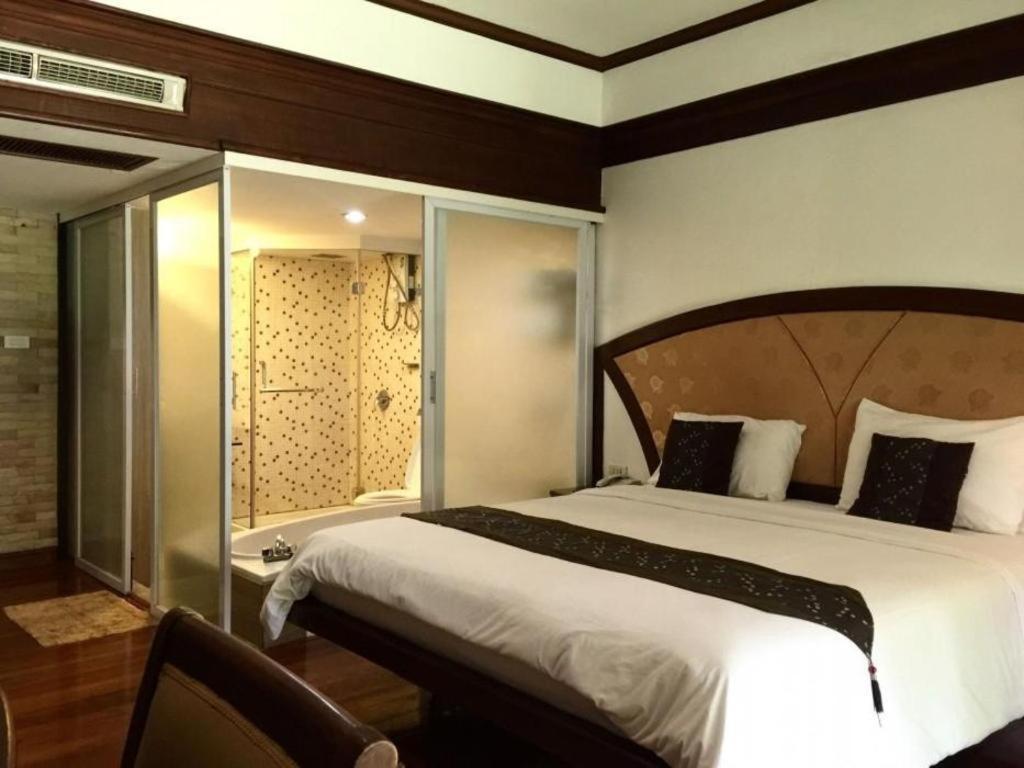 Nh Elegant Hotel Sakon Nakhon Luaran gambar